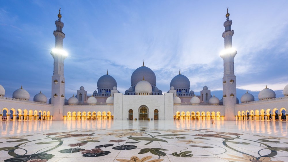 a complete guide about the classic and majestic sheikh zayed mosque explore dubai 360